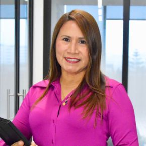 Lorena León