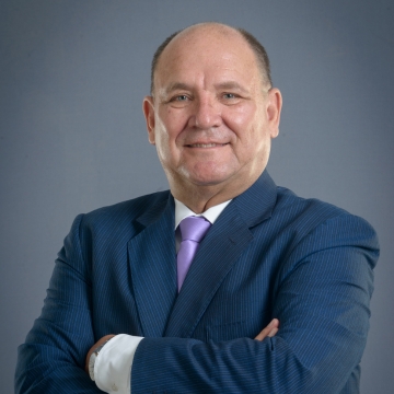 imagen del docente gustavo figueroay coz