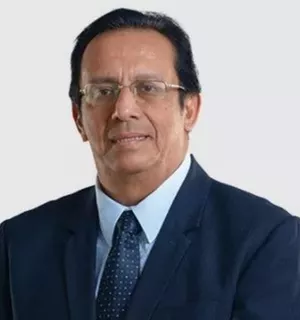 imagen de docente arturo garcia