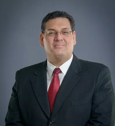 imagen del docente alejandro reategui