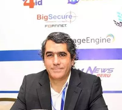 imagen del docente javier benvenuto